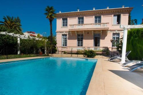 Divine Villa with a large pool in the heart of Nice - Accommodation