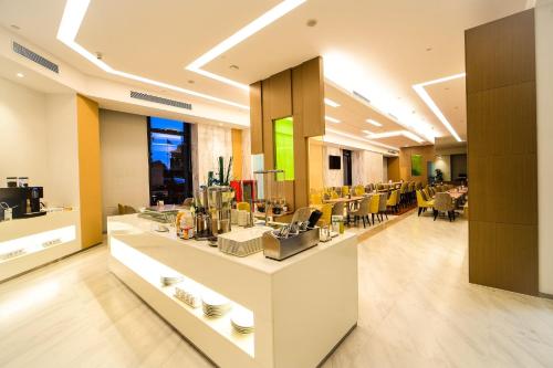 Food and beverages, Holiday Inn Express Liuyang Development Zone By IHG in Liuyang
