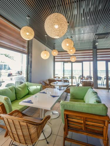 레스토랑, Ibis Styles Mayotte Aéroport (Ibis Styles Mayotte Aeroport) in 시롱기