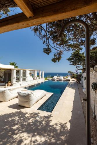 Beachfront Private Pool Villa  image 3