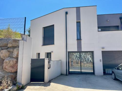 Appart Pop-Art proche autoroute, plages et attractions, Wifi - TV, deco stylee, calme in Bessan