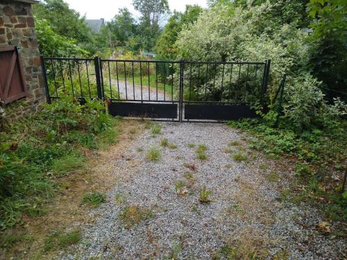  DINANT La Bergeronnette avec la chaleur du feu de bois et le jardin in Frêche Try