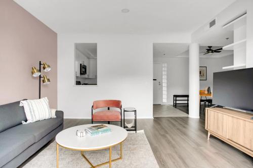 Sherman Oaks 2BR w WD nr WF TJ LAX-778 in Los Angeles, USA