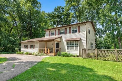 Modern 3BR 2BA Family Home in Commerce Township in Commerce Township (MI)