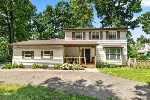 Modern 3BR 2BA Family Home in Commerce Township in Commerce Township (MI)