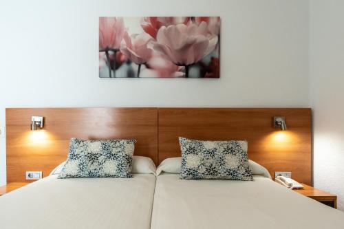2 twin beds