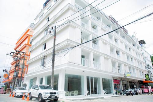 Blue Skyline Hotel - 숙소 외관
