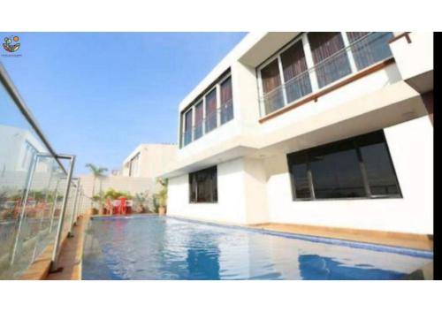 Air Infinity Casa Pool 5BHK