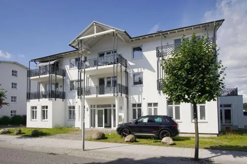 schöne 2-Raum-Wohnung mit Balkon, gratis Nutzung vom AHOI Erlebnisbad und Sauna in Sellin - Villa Jolie FeWo 09 in Ostseebad Sellin, Deutschland
