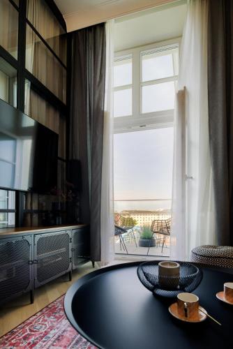 Deluxe Apartment image 2