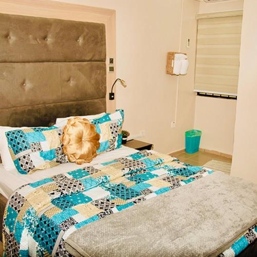 Tastefully 2bed room apaprtment in Opebi,Ikeja