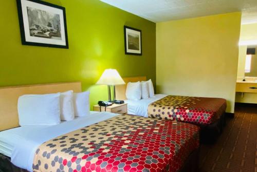 Super 8 by Wyndham Gloucester in Gloucester City, USA