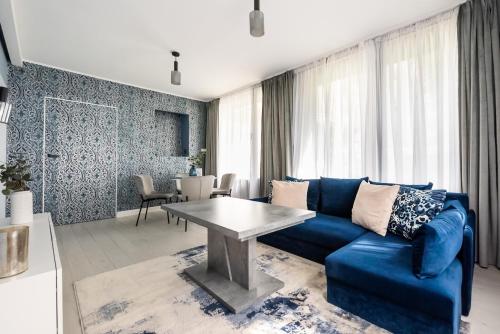 Wiejska Glamour Apartment by BookingHost, Warsaw