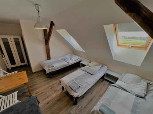 4 twin beds