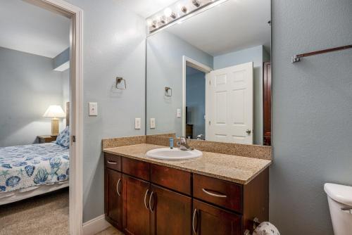 Laketown Wharf 433 By ZIA VR - image 11