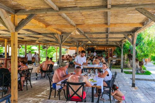 Restorāns, Bunec Beach Resort in Piqeras