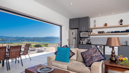 A környék, Heron's View - lagoon views and solar power @Lake Brenton, Knysna in Brenton