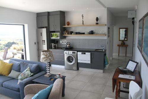 المرافق, Heron's View - lagoon views and solar power @Lake Brenton, Knysna in برينتون