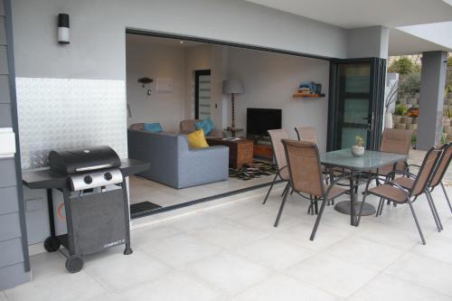 Létesítmények, Heron's View - lagoon views and solar power @Lake Brenton, Knysna in Brenton