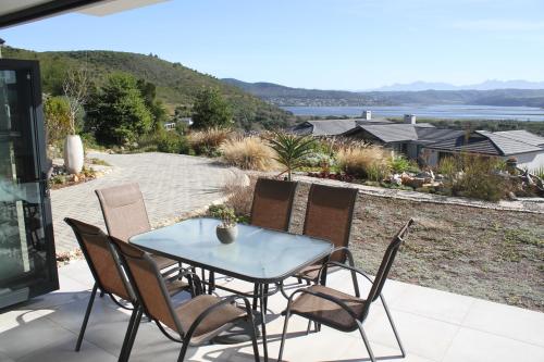 Létesítmények, Heron's View - lagoon views and solar power @Lake Brenton, Knysna in Brenton