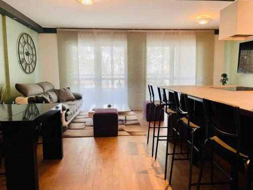 Spacious Cozy Apartment close Paris & Flea Market at St Ouen - Location saisonnière - Saint-Ouen-sur-Seine