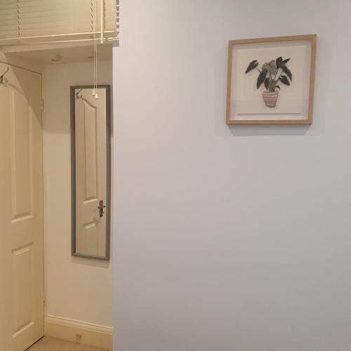 Remarkable 1-Bed Apartment in North London N8 - image 3