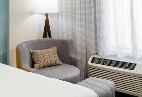 Queen Room with Two Queen Beds and Transfer Shower - Mobility Accessible