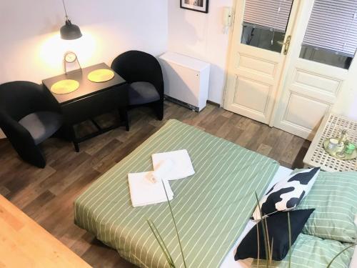 Fun Tiki Vibe Apartment / Charles Bridge / Netflix, Prag (Foto 4)