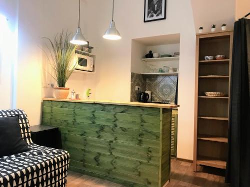 Fun Tiki Vibe Apartment / Charles Bridge / Netflix, Prag (Foto 11)