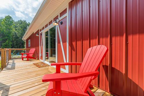 Rustic Roost-5 acres, Fenced, Fire Pit, RV option & MTN View in Dahlonega, USA