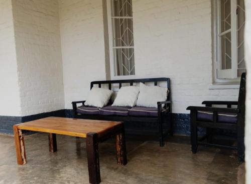 Bahçe, Paphiri House in Zomba