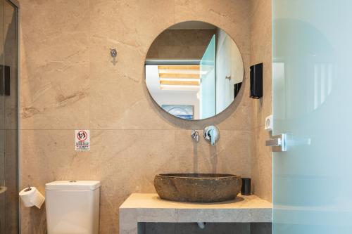 Skipper Beachfront Suites