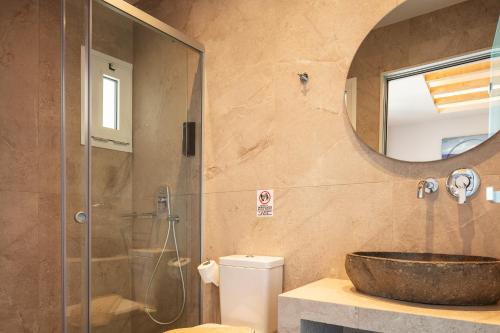 Junior Suite with Partial Sea View image 2