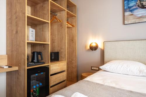 Junior Suite with Partial Sea View image 5