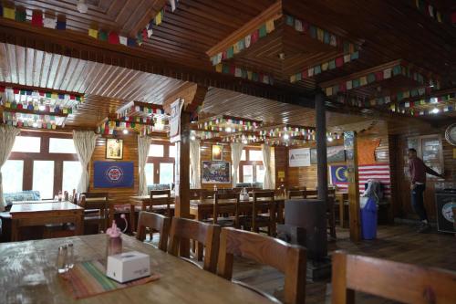 Pub/salon, Phakding Snowland Hotel & Restaurant in Région de l'Everest (Népal)