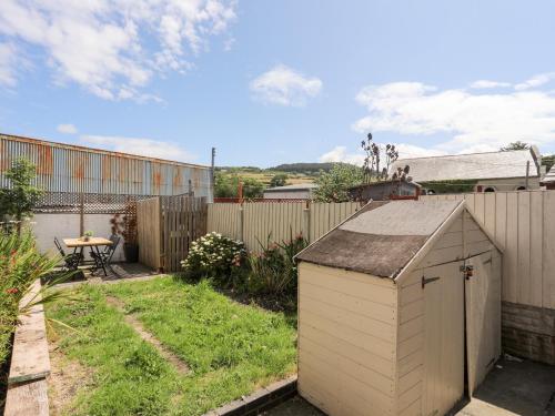 Maes Y Ddol Maes Y Ddol