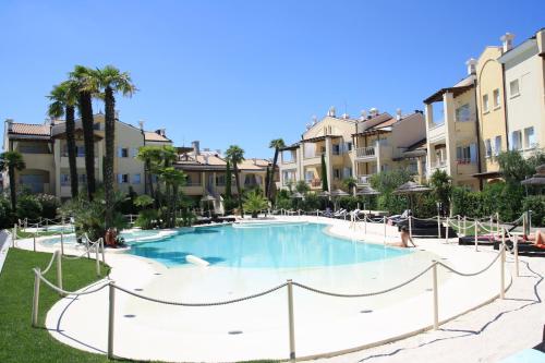 1 queen bed, 1 bunk bed, 1 sofa bed