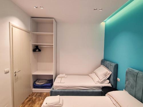 Teal Apartment - image 3