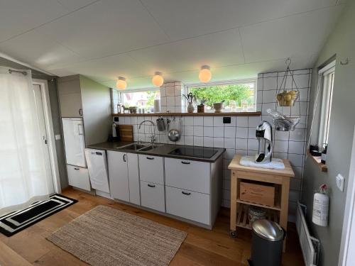 ห้องครัว, Eget boende i privat uthuslänga (Eget boende i privat uthuslanga) in อลิงก์โซส