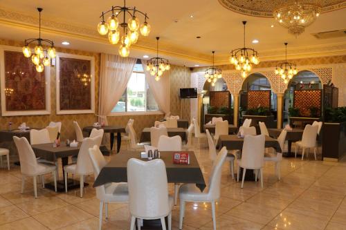 Restaurant, Sharjah International Airport Hotel in Charjah