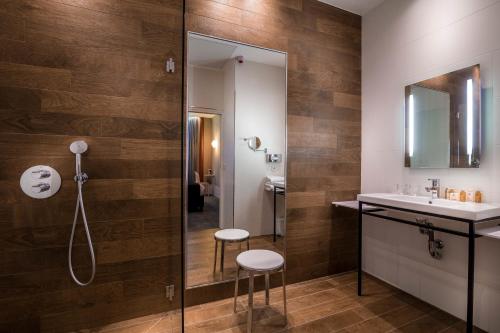 Hotel Marais Grands Boulevards - image 2