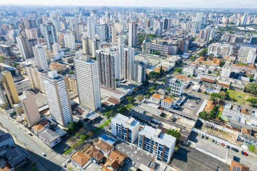 Excelente e completo edifício em Curitiba