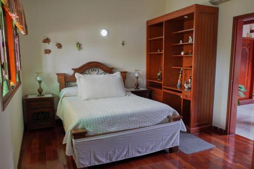 Three-Bedroom House image 2