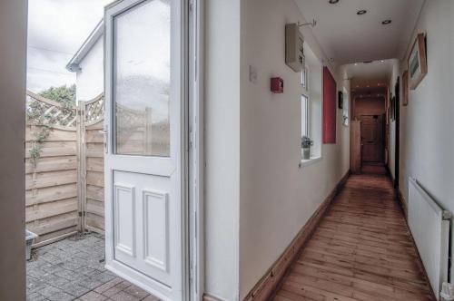 Tlorisi, Rose Cottage - 3 Bed Cottage - New Hedges - Tenby in New Hedges
