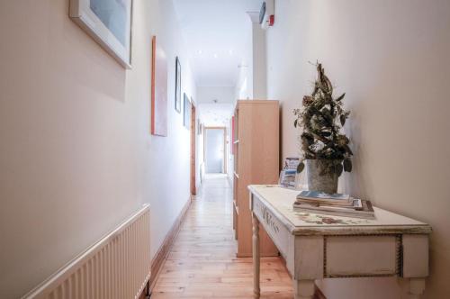 Tlorisi, Rose Cottage - 3 Bed Cottage - New Hedges - Tenby in New Hedges