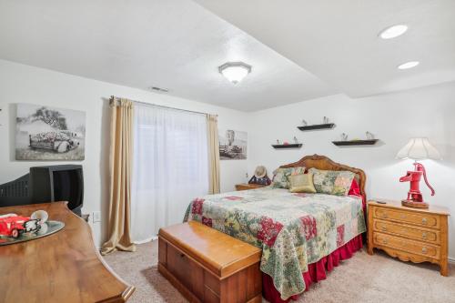Cozy American Fork Retreat with Electric Fireplace in American Fork
