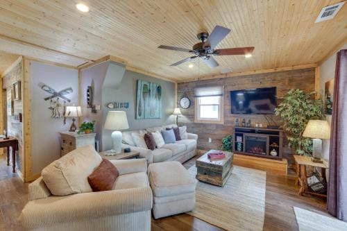 Lakefront Cottage w/ Deck Near Indiana Beach! in Monticello (IN)