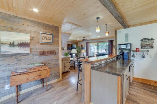 Lakefront Cottage w/ Deck Near Indiana Beach! in Monticello (IN)