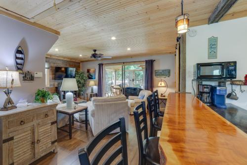 Lakefront Cottage w/ Deck Near Indiana Beach! in Monticello (IN)