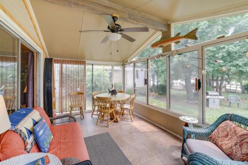 Lakefront Cottage w/ Deck Near Indiana Beach! in Monticello (IN)